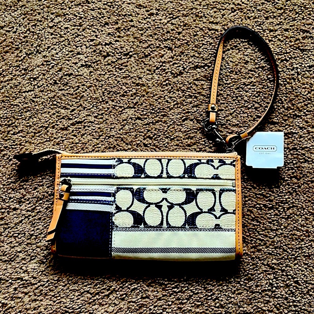 It’s a coach wallet, that is brand new never used with the tag.